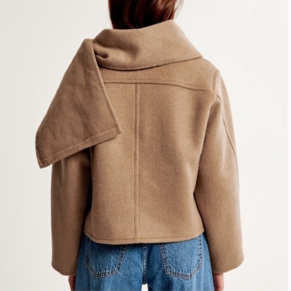 NWT Abercrombie &Fitch Removable Scarf Double-Cloth
Wool-Blend Jacket - Picture 4 of 5
